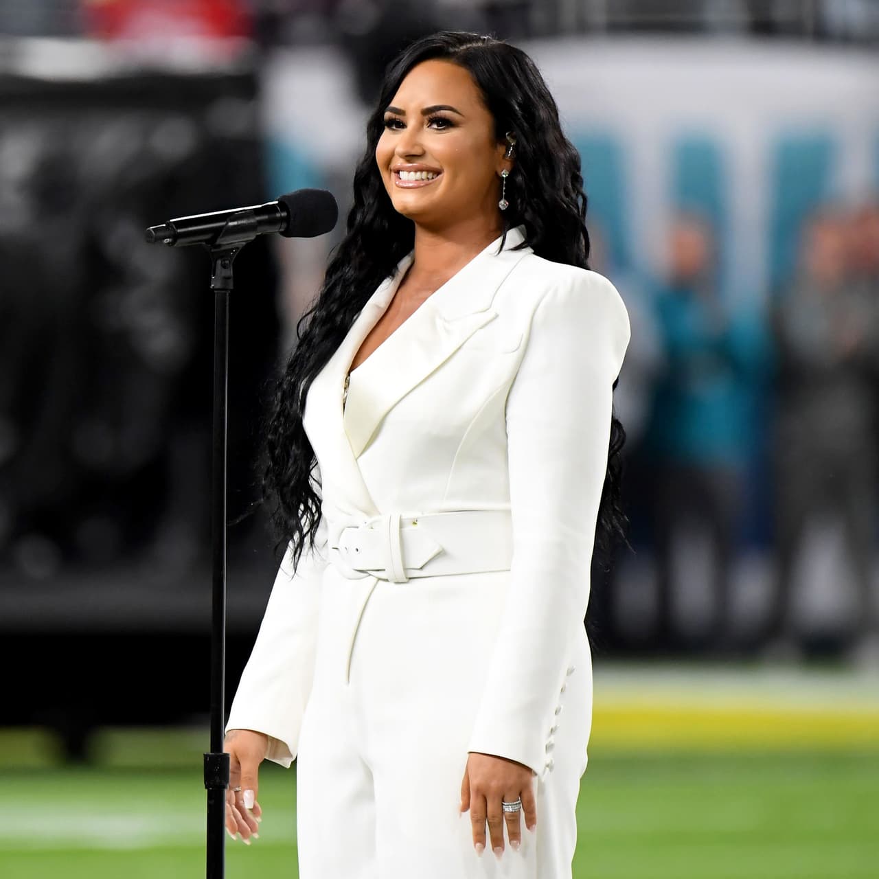 Demi Lovato sorprendió con un nuevo look de su cabeza rapada