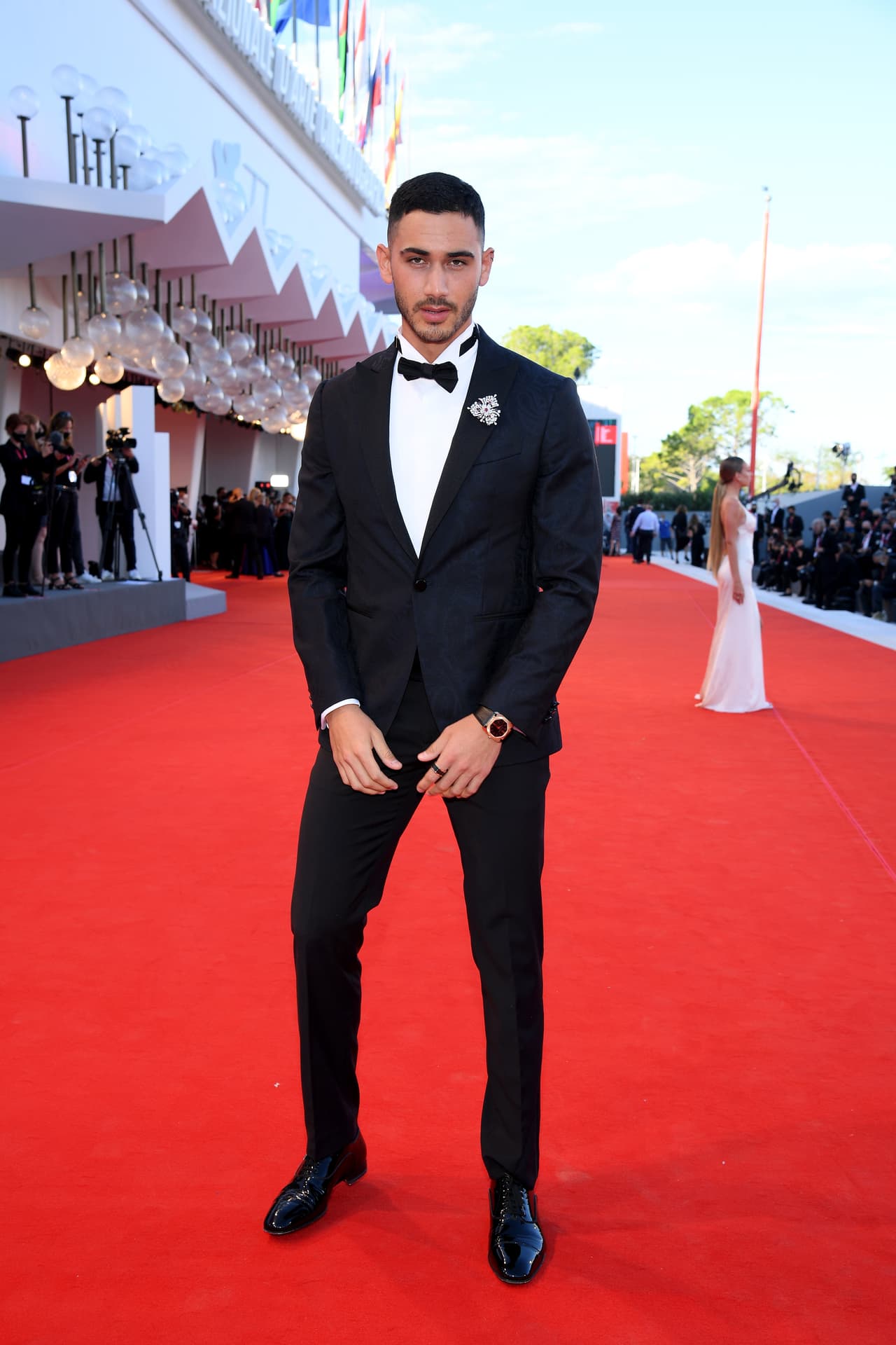 Alex fue uno de los galanes del evento. Acompañó su look con un increíble reloj, un broche y un anillo de oro de Bvlgari; además de la actitud digna de un mexicano que vaya a donde vaya, enamora.