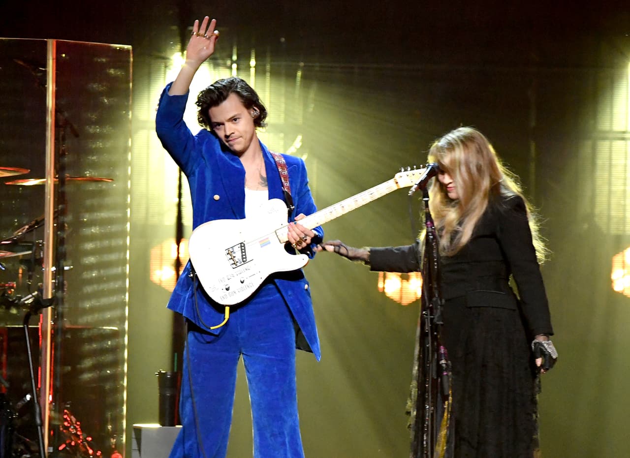 NEW YORK, NEW YORK - MARCH 29: Harry Styles and Inductee Stevie Nicks perform at the 2019 Rock & Roll Hall Of Fame Induction Ceremony - Show at Barclays Center on March 29, 2019 in New York City. (Photo by Mike Coppola/WireImage)