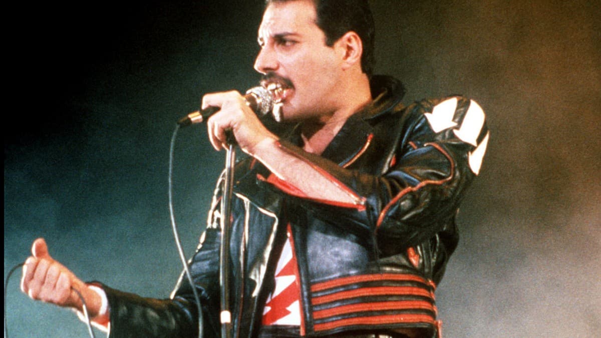 Freddie Mercury durante un concierto de Queen realizado en Sidney, Australia