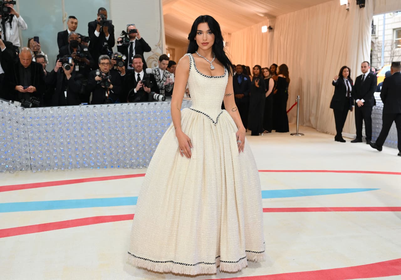 TOPSHOT - English singer-songwriter Dua Lipa arrives for the 2023 Met Gala at the Metropolitan Museum of Art on May 1, 2023, in New York. - The Gala raises money for the Metropolitan Museum of Art's Costume Institute. The Gala's 2023 theme is "Karl Lagerfeld: A Line of Beauty." (Photo by ANGELA WEISS / AFP) (Photo by ANGELA WEISS/AFP via Getty Images)