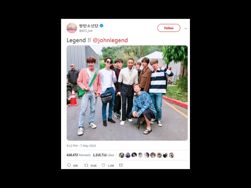 La boy band surcoreana compartió una foto en su cuenta de Twitter en la que posan con el cantante, pianista y compositor de temas como &quot;All Of Me&quot;. Tras tan sólo un día, el tweet ya cuenta con más de un millón y medio de interacciones.