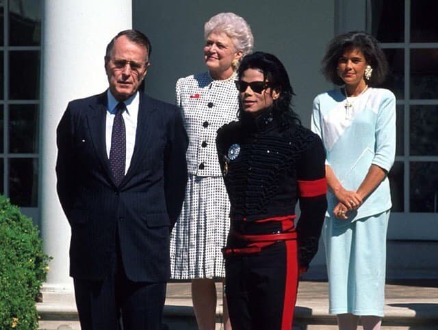 En 1990, el ‘Rey del Pop’ fue nombrado el artista de la década por el Presidente George H.W. Bush.