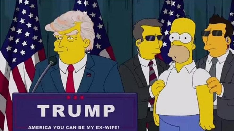 Los Simpson se han colocado como una serie "capaz de predecir el futuro" y por ello aquí haremos un recuento de sus predicciones más atinadas.
<br>
<br>En "Bart del Futuro", 
<i>Lisa</i> logra convertirse en la primera presidenta de los Estados Unidos de América. En éste, la "presidenta Simpson" menciona que el presidente antes de ella fue Donald Trump.
<br>
<br>"Como saben, hemos heredado una grave escasez de presupuesto del presidente Trump", declaró la mandataria a su equipo.
<br>