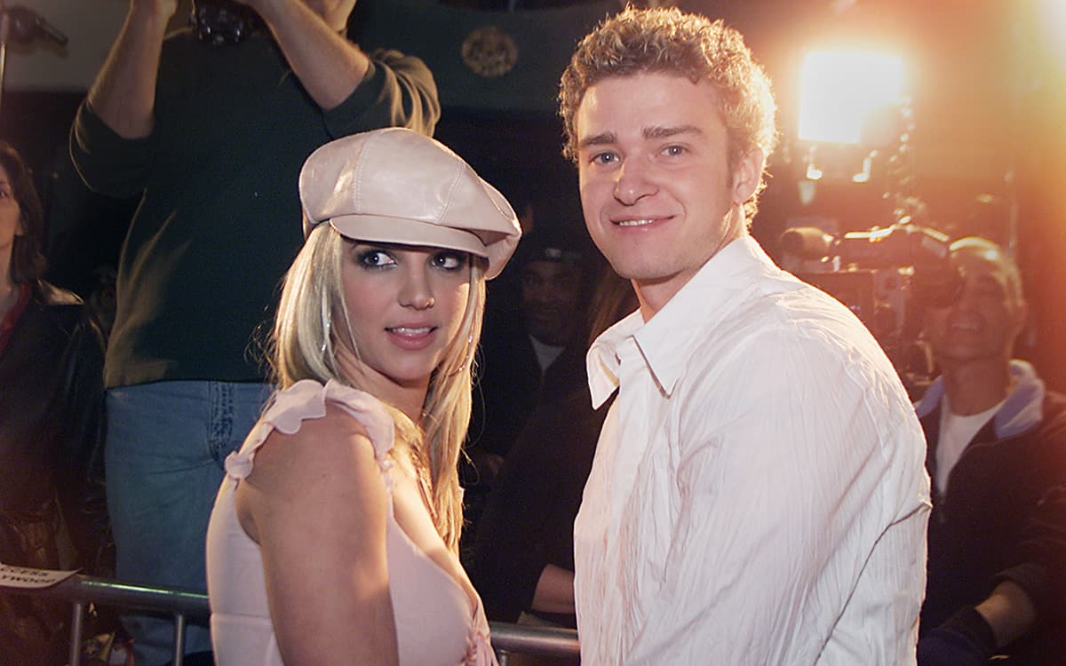 Britney Spears sube foto con Justin Timberlake, después se arrepiente