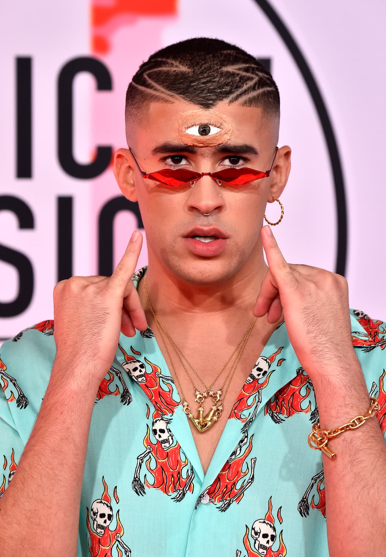 Tiene visión: No es casualidad que Bad Bunny se ha convertido en una de las figuras latinas más famosas de todo el mundo, el puertorriqueño ha demostrado que está un paso adelante que muchos de sus colegas al hacer lo que se le da la gana (sí, como en su disco) con su carrera y todo lo que involucra su música, por lo que se ve como alguien decidido a también triunfar en la serie de Netflix.