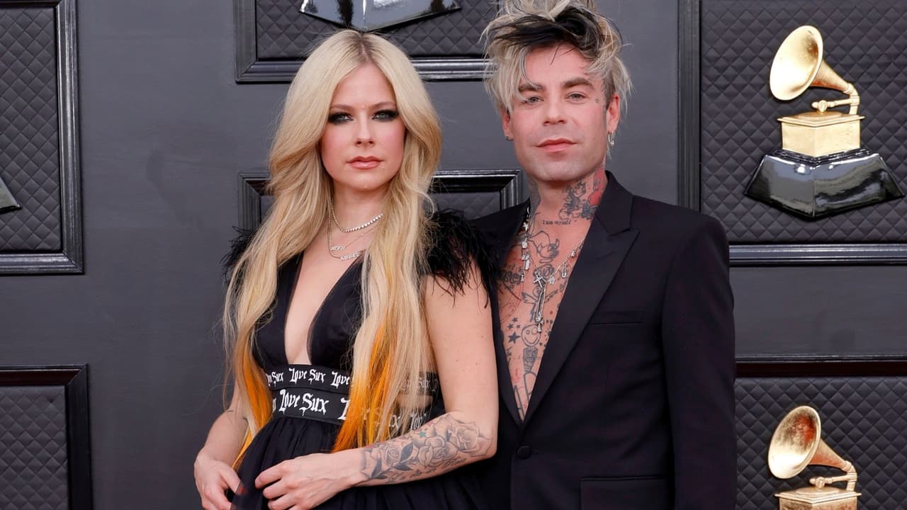 Avril Lavigne y Mod Sun en los Grammy 2022