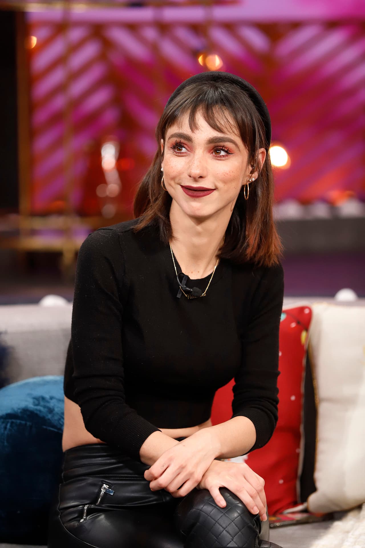 Finalmente, y no menos importante, hay que hablar de la quinta Neta Divina en la alineación actual del show, y se trata de la más rebelde y joven, pero que a pesar de su edad no deja de sorprender a sus compañeras con toda la sabiduría e inteligencia emocional. Natalia Téllez es también aquella pieza en el juego que siempre buscará darle una perspectiva feminista a temas sobre la mujer, algo que fans de la conductora y el programa le han celebrado.