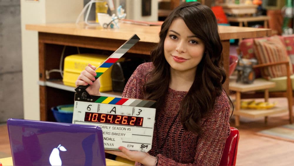 Ya como adolescente la vimos convertirse en una estrella de la web en iCarly.