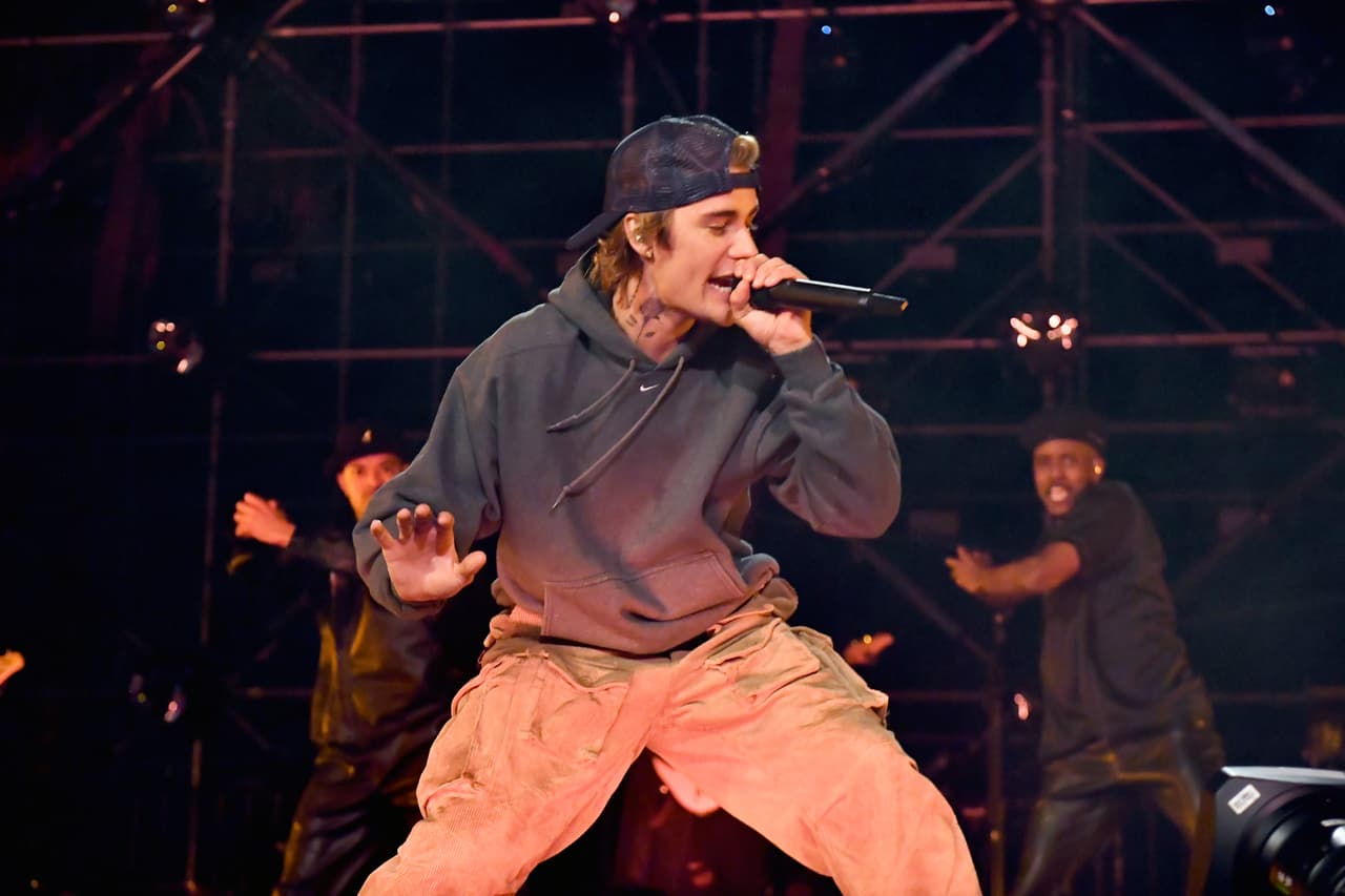 BEVERLY HILLS, CALIFORNIA - DECEMBER 31: Justin Bieber performs onstage during NYE Live with Justin Bieber, presented by T-Mobile, at The Beverly Hilton on December 31, 2020 in Beverly Hills, California. (Photo by Jeff Kravitz/Getty Images for T-Mobile)
