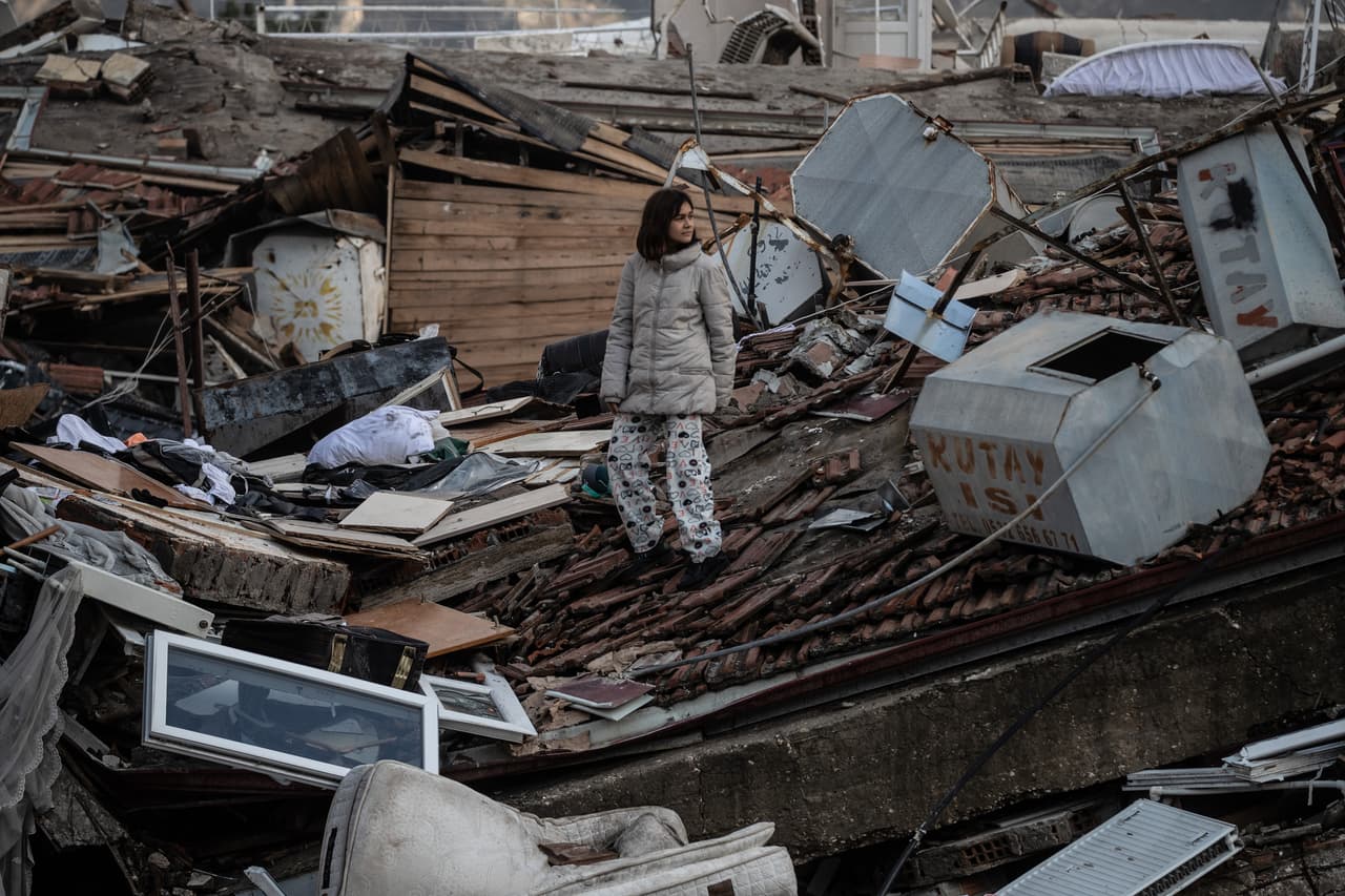 Los terremotos han dejado más 53,360 muertos y 129,490 heridos en Turqía y Siria