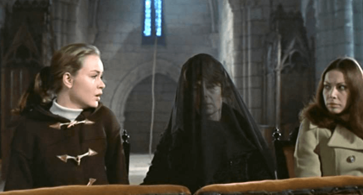 Para filmar esta cinta, Claudio Guerin mandó a construir una torre falsa en la parte inconclusa. Cuando pretendían grabar desde ahí, el director de la cinta se cayó y murió.