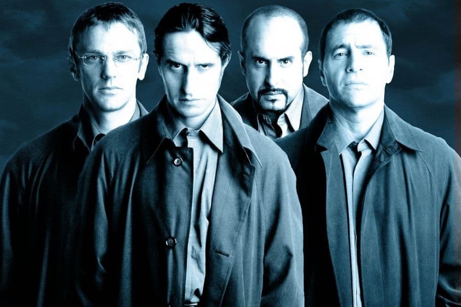 Aunque no tiene un papel protagónico, Regina Blandón aparece de invitada especial en la serie de 'Los Simuladores', disponible también en Amazon Prime.