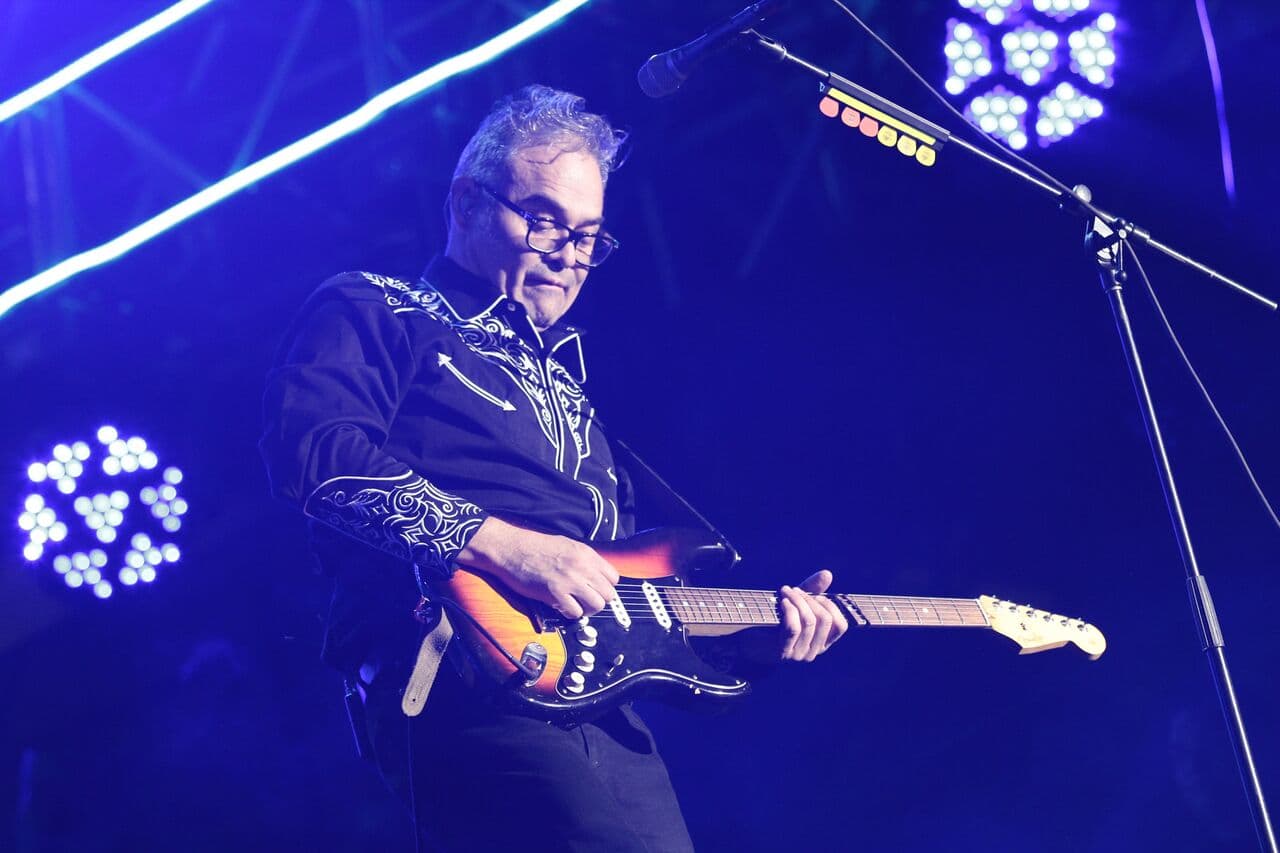 Asimismo, en la pasada entrega de Las Lunas del Auditorio Nacional, los intérpretes de “Las Flores” recibieron el premio al Mejor Show de Rock en Español.