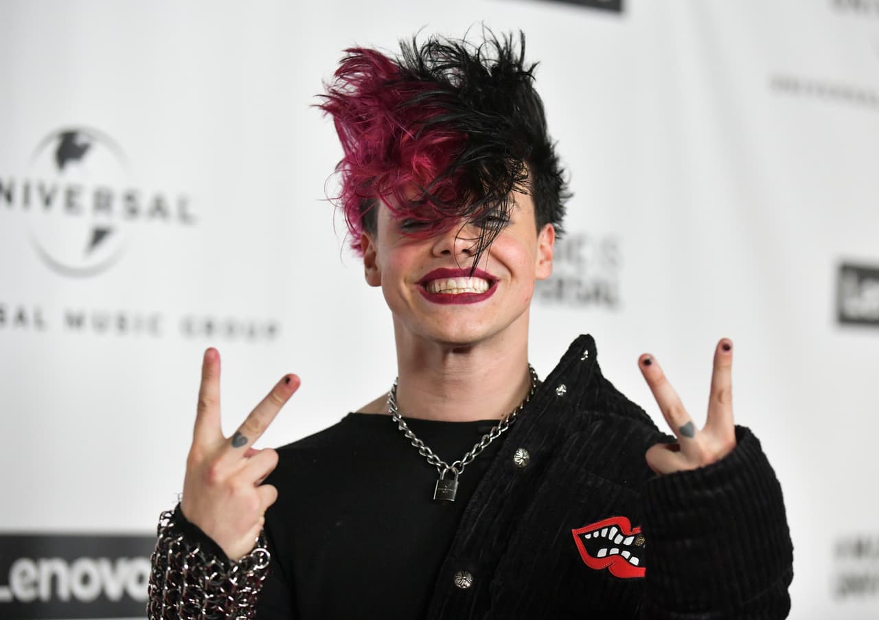 Además de cantar, componer y tocar varios instrumentos, Yungblud también le entró a la actuación. De hecho, tenía un personaje recurrente en la serie británica 'The Lodge' de Disney en 2016. 
<br>
<br>Bajo el nombre Dominic Harrison, el cantante apareció en seis episodios de la serie dándole vida a un cantante llamado Oz.