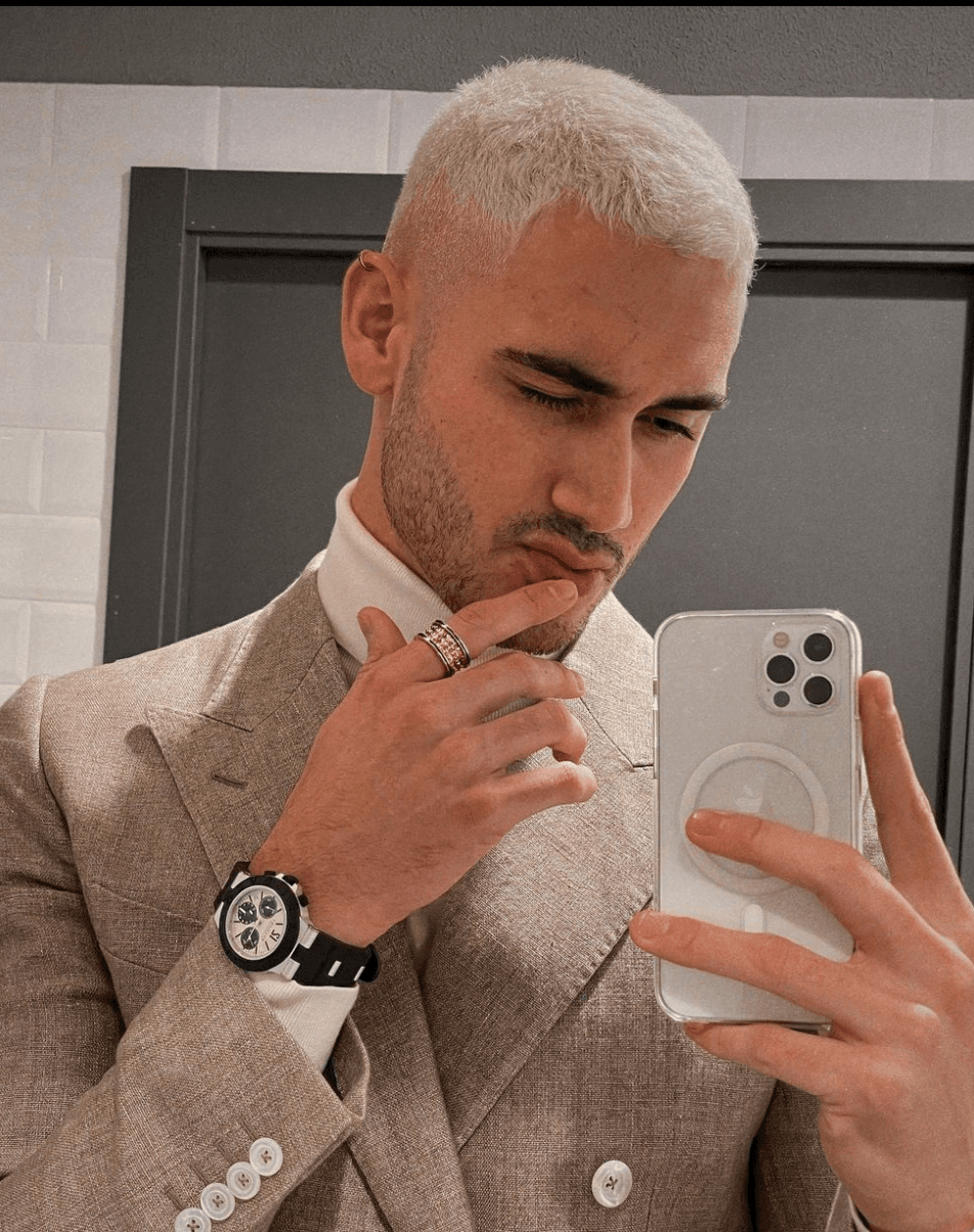 En 2021, el actor no ha anunciado proyectos nuevos relacionados con su carrera; sin embargo, se ha mantenido muy activo en redes sociales, subiendo videos en los que aparece cantando y tocando la guitarra; además de aprovechar el tiempo para disfrutar de su relación con Ester.