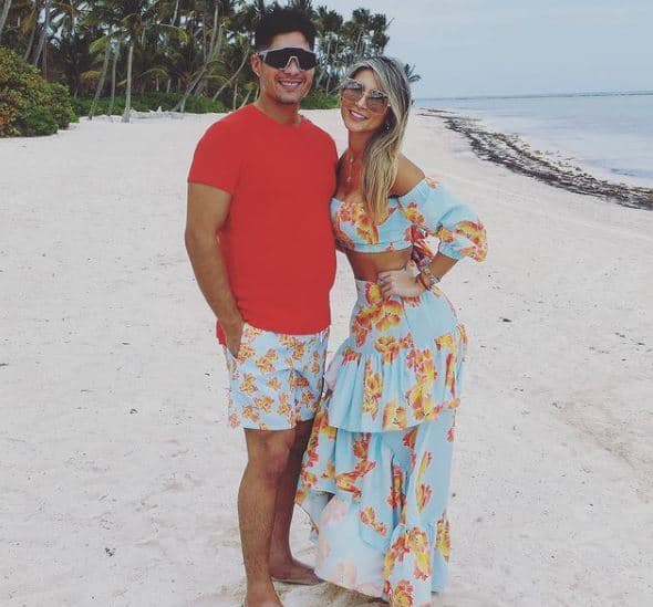 Chyno Miranda y su esposa Natasha Araos, marzo 2021