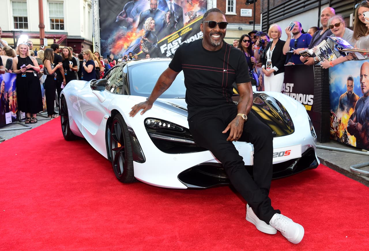 Idris Elba confirmó, a través de sus redes sociales, que dio positivo en coronavirus."Esta mañana di positivo en la prueba para COVID-19. Estoy bien, no tengo síntomas hasta ahora, pero me aislé en el momento en que descubrí que podía haber estado expuesto al virus", dijo el británico.