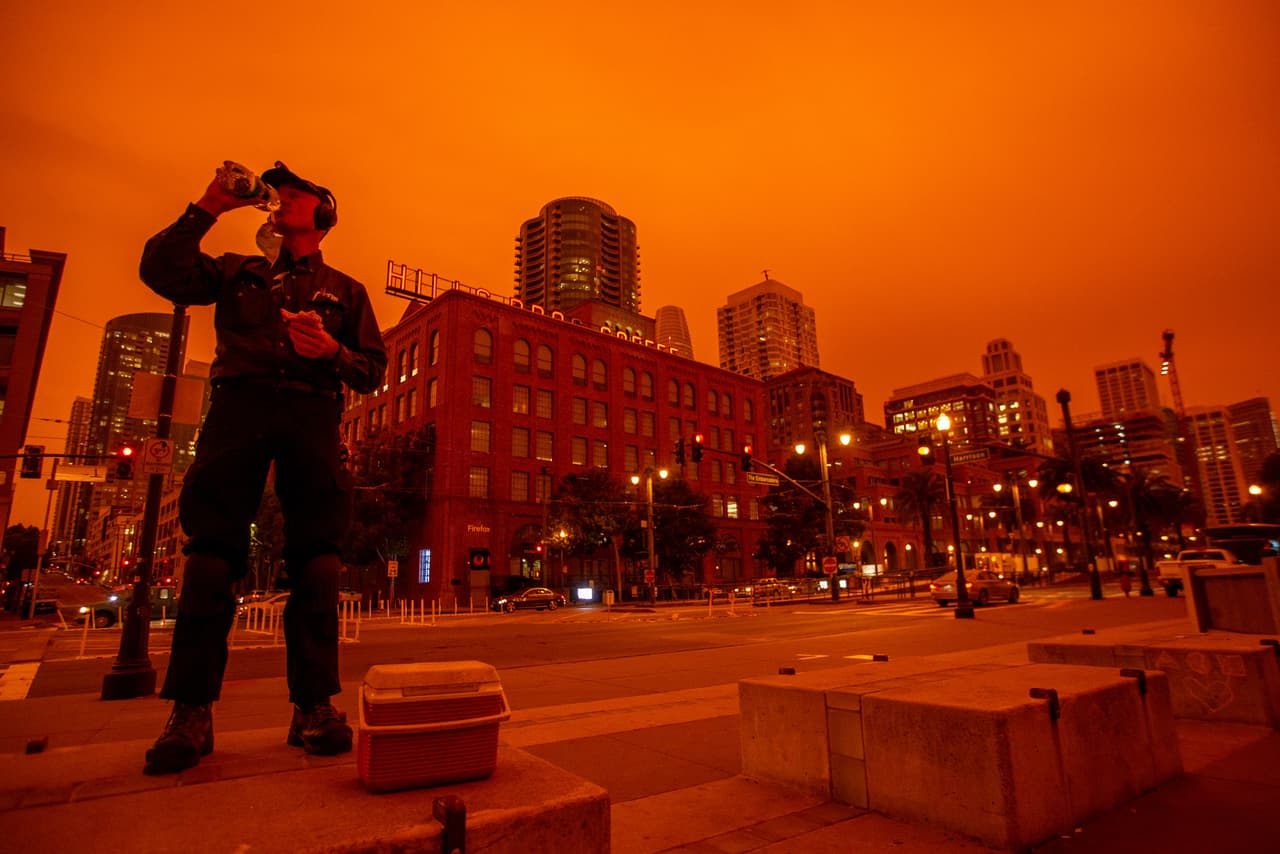 “La combinación de ráfagas de viento, aire muy seco y vegetación deshidratada creará un peligro crítico de incendios”, anunciaba el Servicio Meteorológico Nacional.
<br>