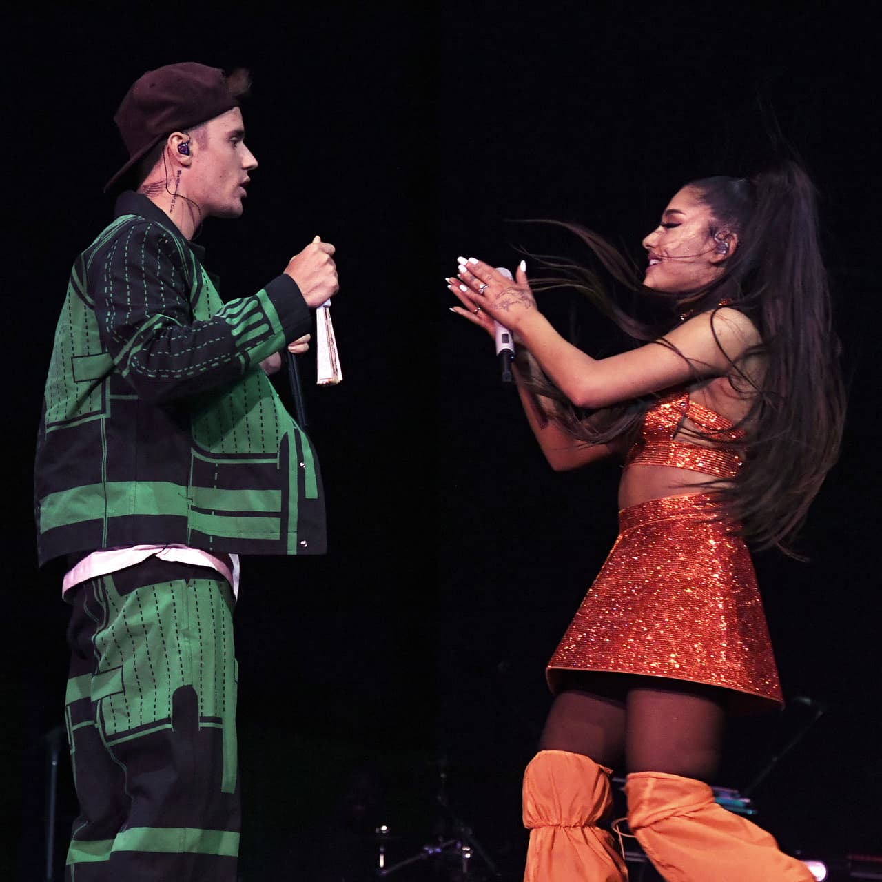 INDIO, CALIFORNIA - APRIL 21: (EDITORS NOTE: Retransmission with alternate crop.) Justin Bieber (L) performs with Ariana Grande at Coachella Stage during the 2019 Coachella Valley Music And Arts Festival on April 21, 2019 in Indio, California. (Photo by Kevin Mazur/Getty Images for AG)