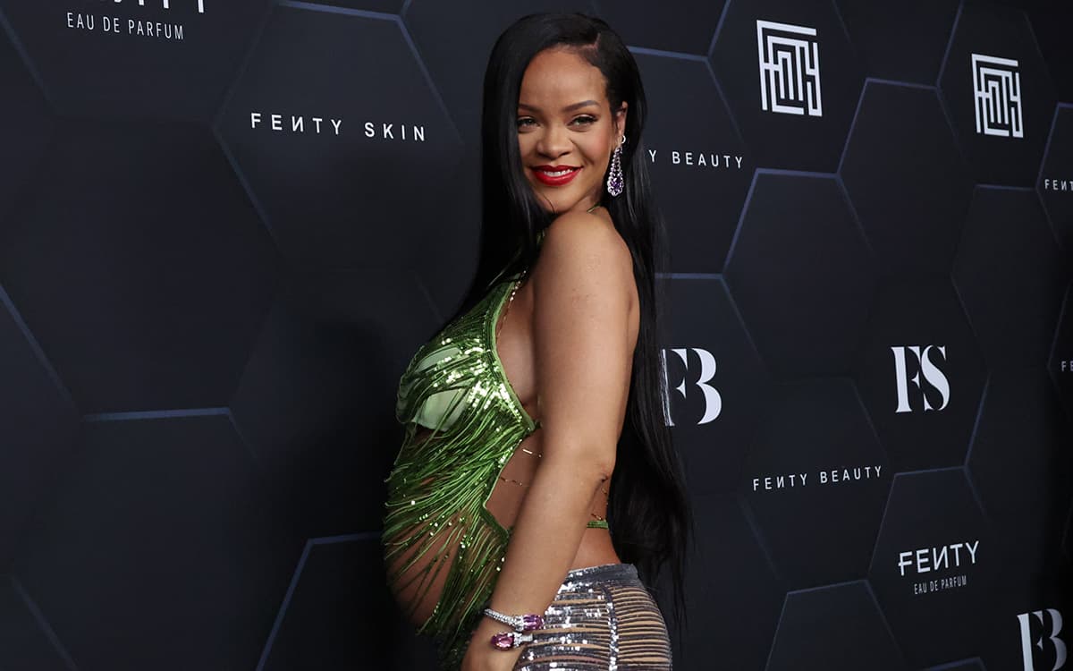 Rihanna celebra su maternidad: comparte fotos al natural de su primer embarazo