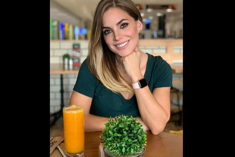 Como si fueran dos personas diferentes, la excantante de Nikki Clan, a sus 37 años, ahora se ha convertido en una influencer en redes sociales.
