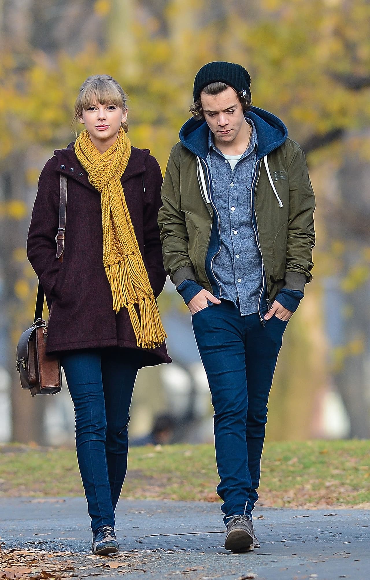 A finales de ese año, Taylor comenzó a salir con Harry Styles, cuando él aun formaba parte de One Direction. La relación no duró mucho, sin embargo, sirvió como inspiración para dos de las canciones de Swift: "Style" y "Out of the Woods".