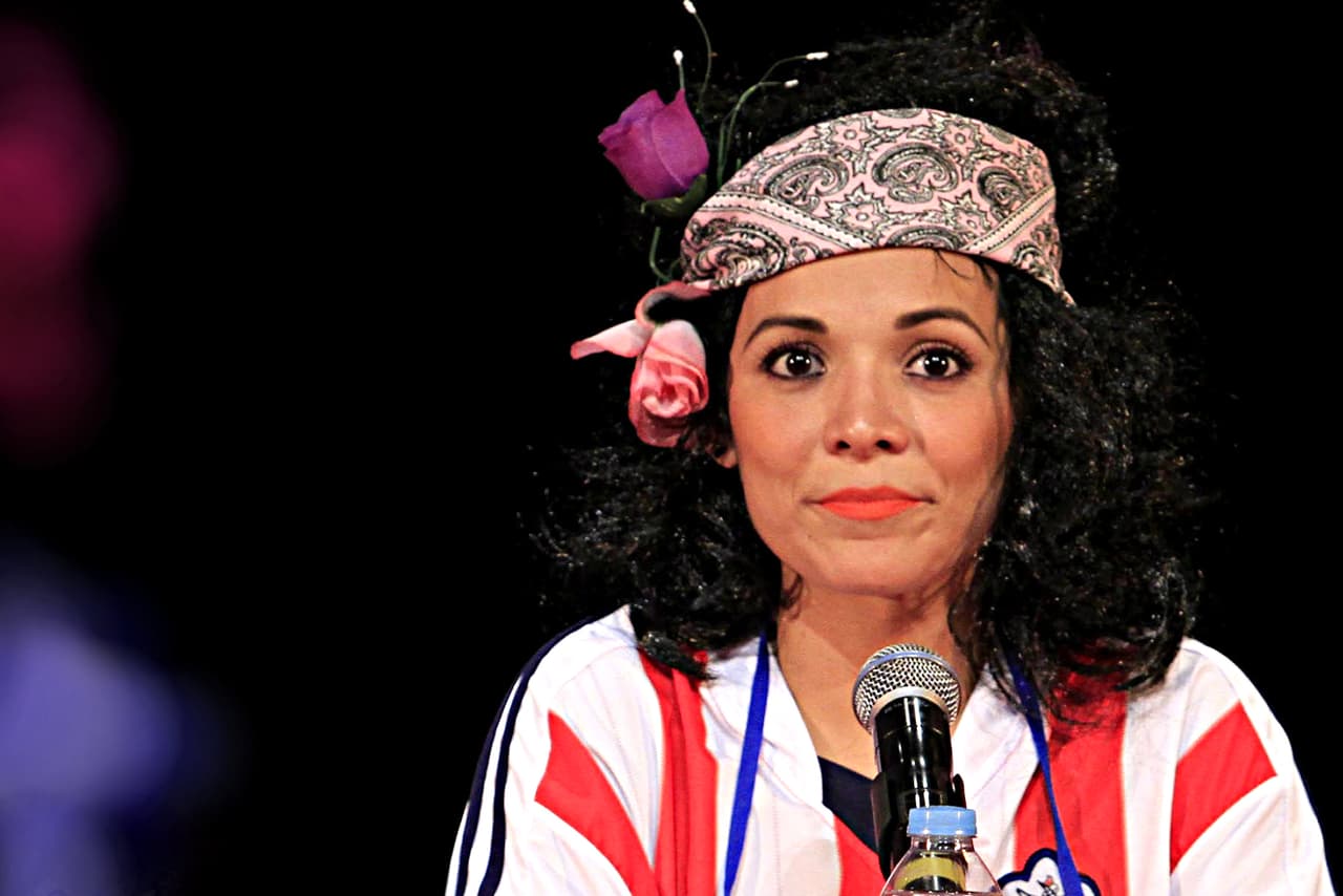 Desde que comenzaron con el proyecto de comedia, Luna se encontraba casada con Américo Garza, mientras que Panini había contraído matrimonio con el conductor y productor, Óscar Brugos.