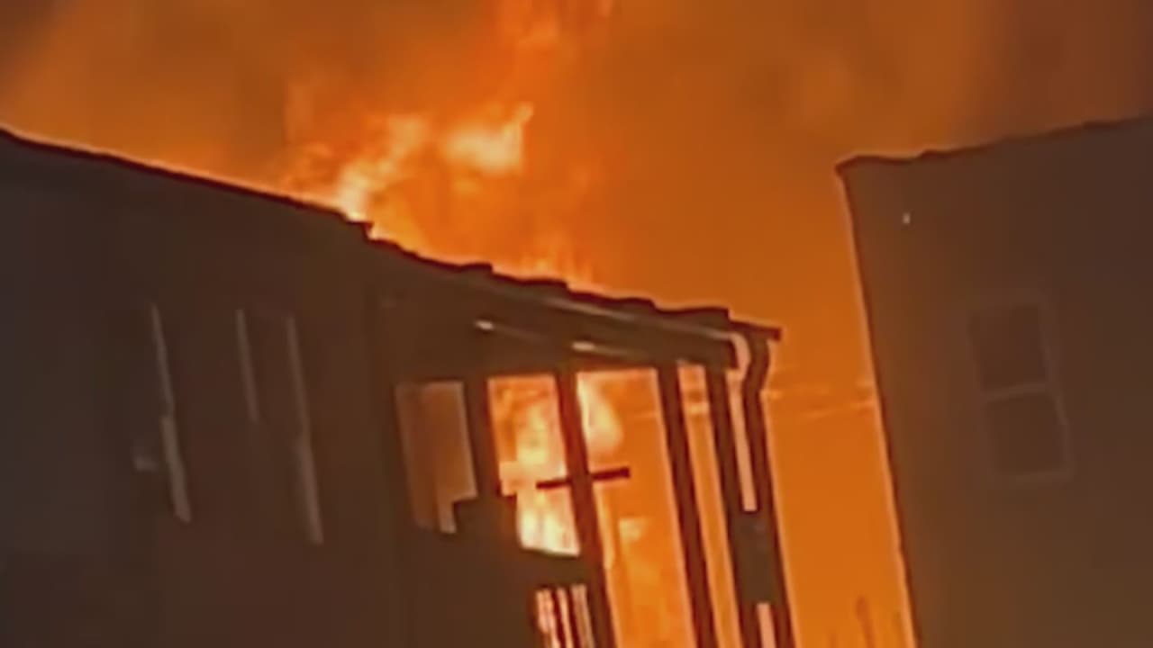 Mueren tres personas en incendio de edificio multifamiliar en Austin