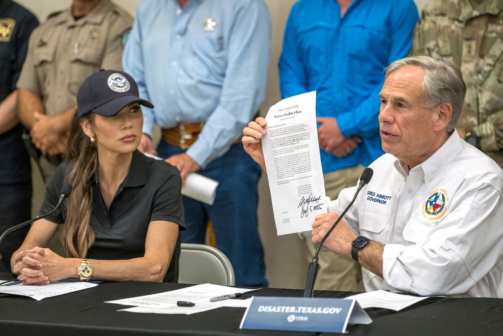 Autoridades de Texas enfrentan críticas por su respuesta a las inundaciones