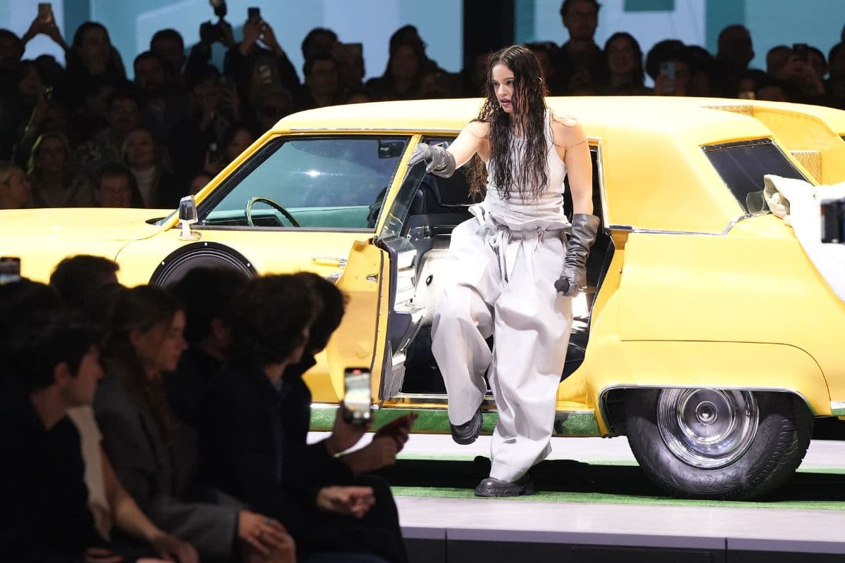 Rosalía deslumbró en el show de Louis Vuitton