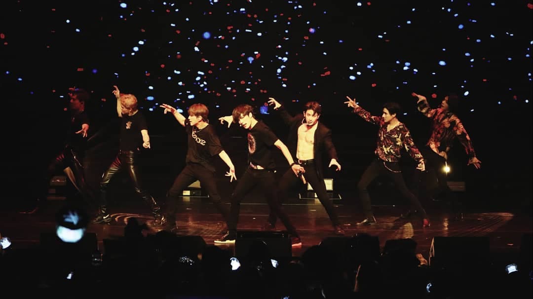El aspecto visual de un concierto es un factor determinante para el género nacido en Corea del Sur. En el caso de Monsta X, los integrantes bailan al ritmo de la música y se ven como los hombres ideales: cuerpos perfectos, atinadas combinaciones de ropa y cabello que parece que jamás se despeina.