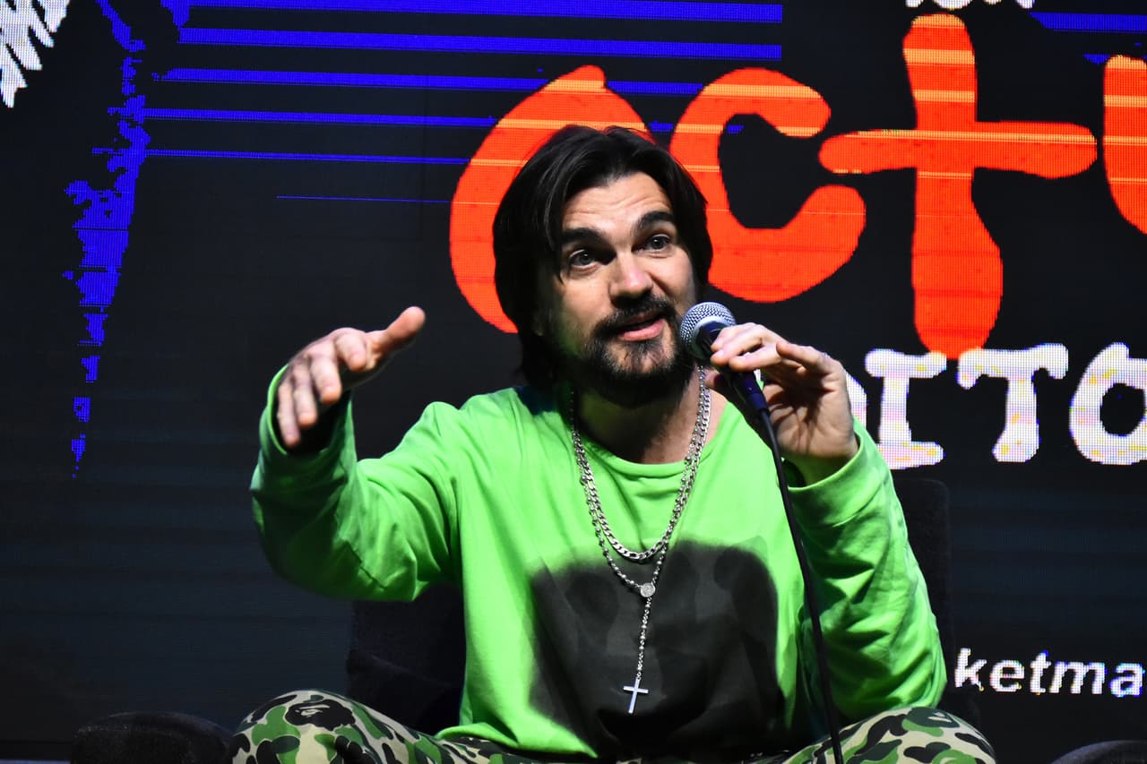 Colombian Singer Juanes talks during a press conference to announce the world tour concert and promote his latest single 'Querer Mejor' at Universal Music on August 26, 2019 in Mexico City, Mexico (Photo by Eyepix/NurPhoto via Getty Images)