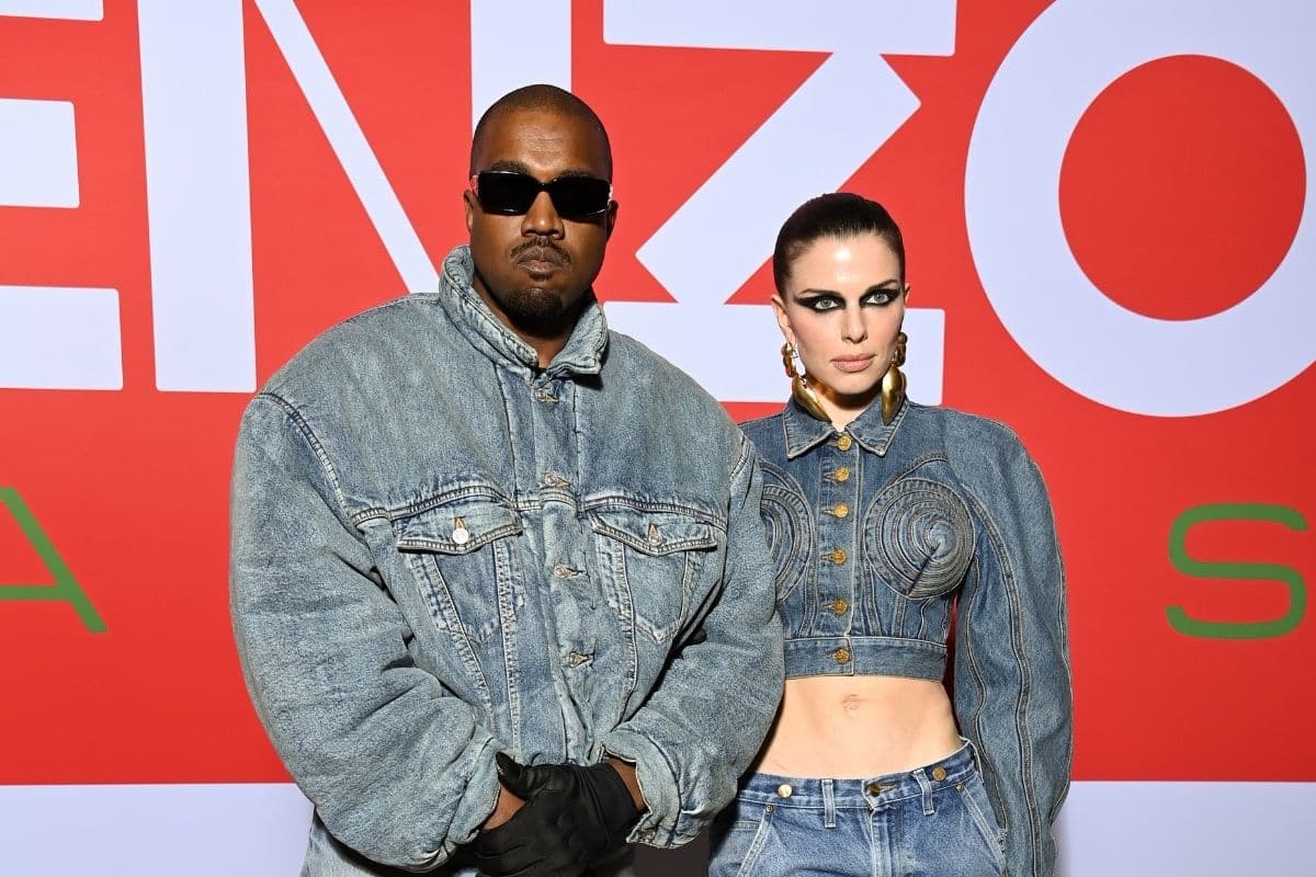 Kanye West y Julia Fox en Fashion Week 2022, Paris, Francia