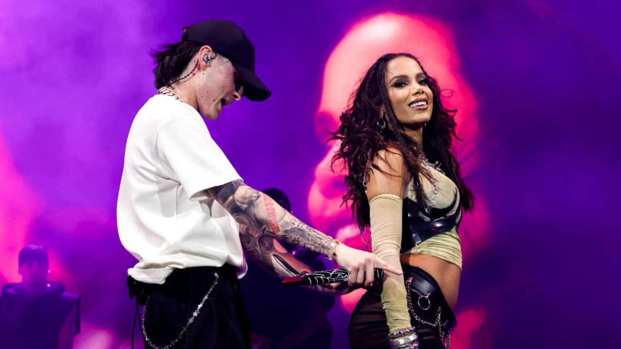 Anitta y Peso Pluma muy juntos en Las Vegas