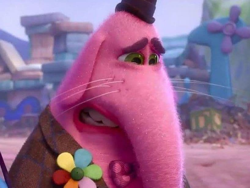 El tierno amigo imaginario de Intensa-mente (2015) nos sacó risas y lágrimas, sobre todo cuando se sacrificó para que Alegría pudiera salir y salvar los recuerdos de Riley.