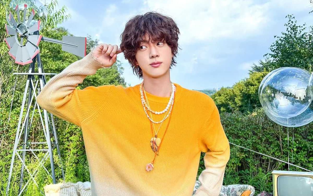 Jin mostró a ARMY su nuevo look antes de enlistarse en el servicio militar