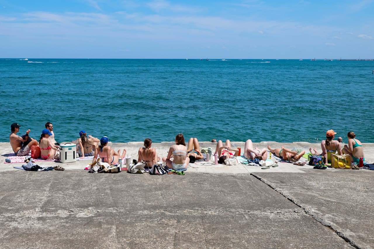 Verano en Chicago: recomendaciones para mantenerse seguro, hidratado y protegido durante los días de calor intenso