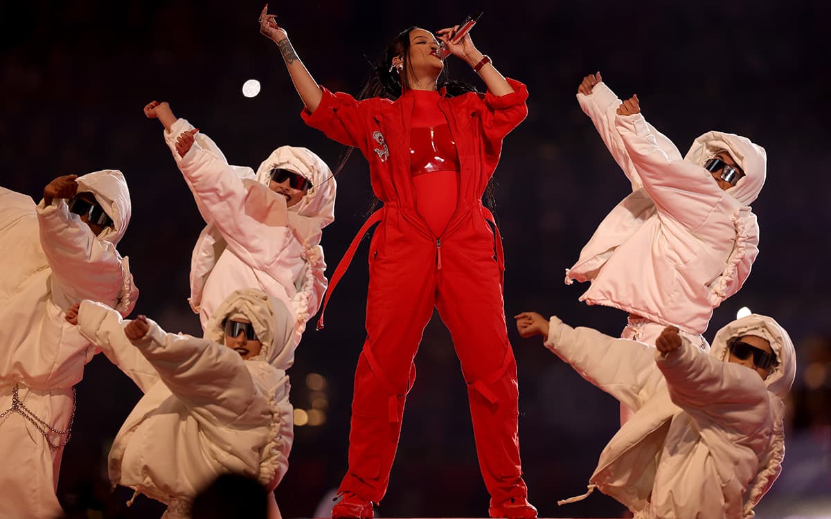 Bailarines del Super Bowl tampoco sabían que Rihanna estaba embarazada