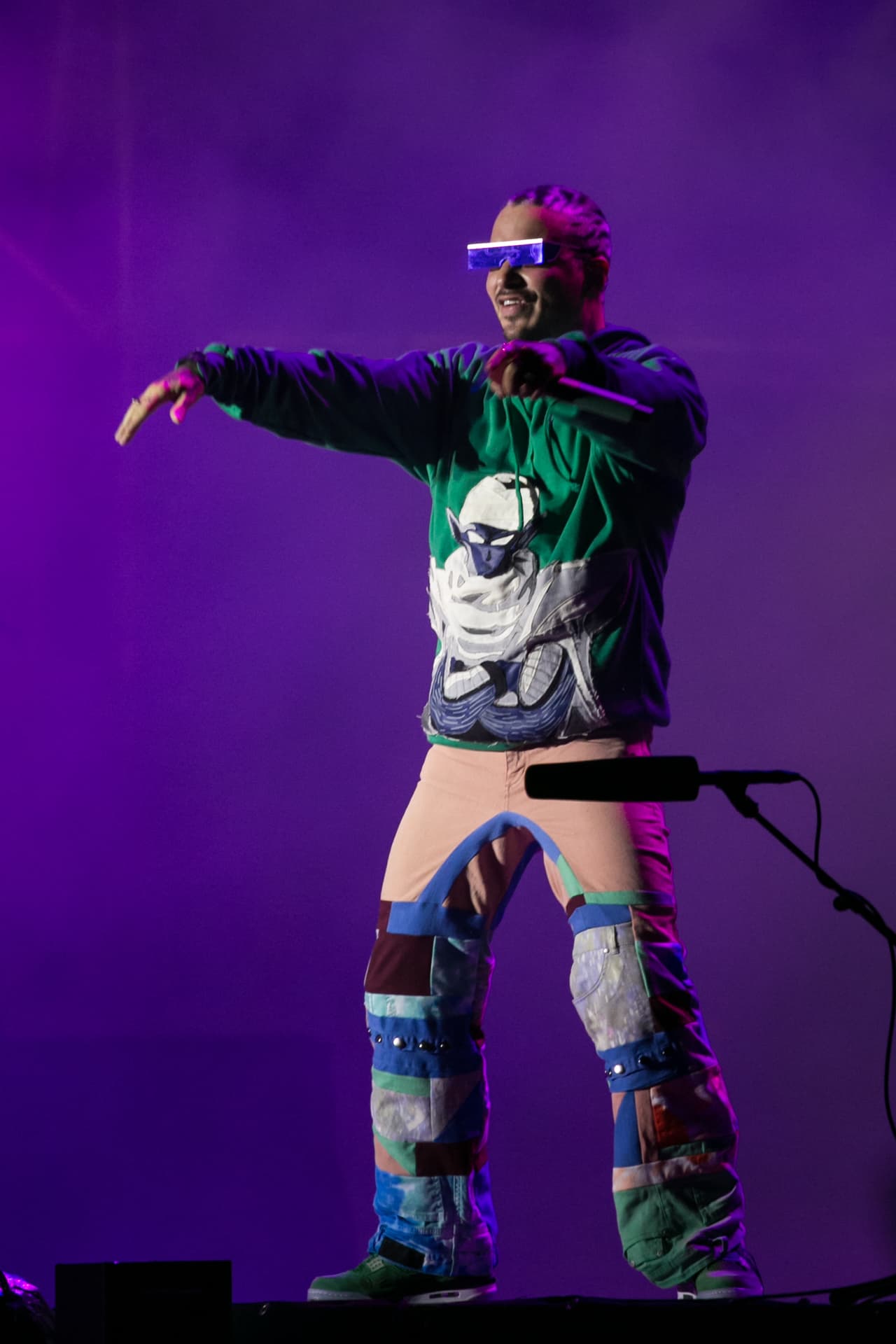 El colombiano interpretó "Machika", "Mi Gente" y hasta una versión de "Con Altura" sin Rosalía.