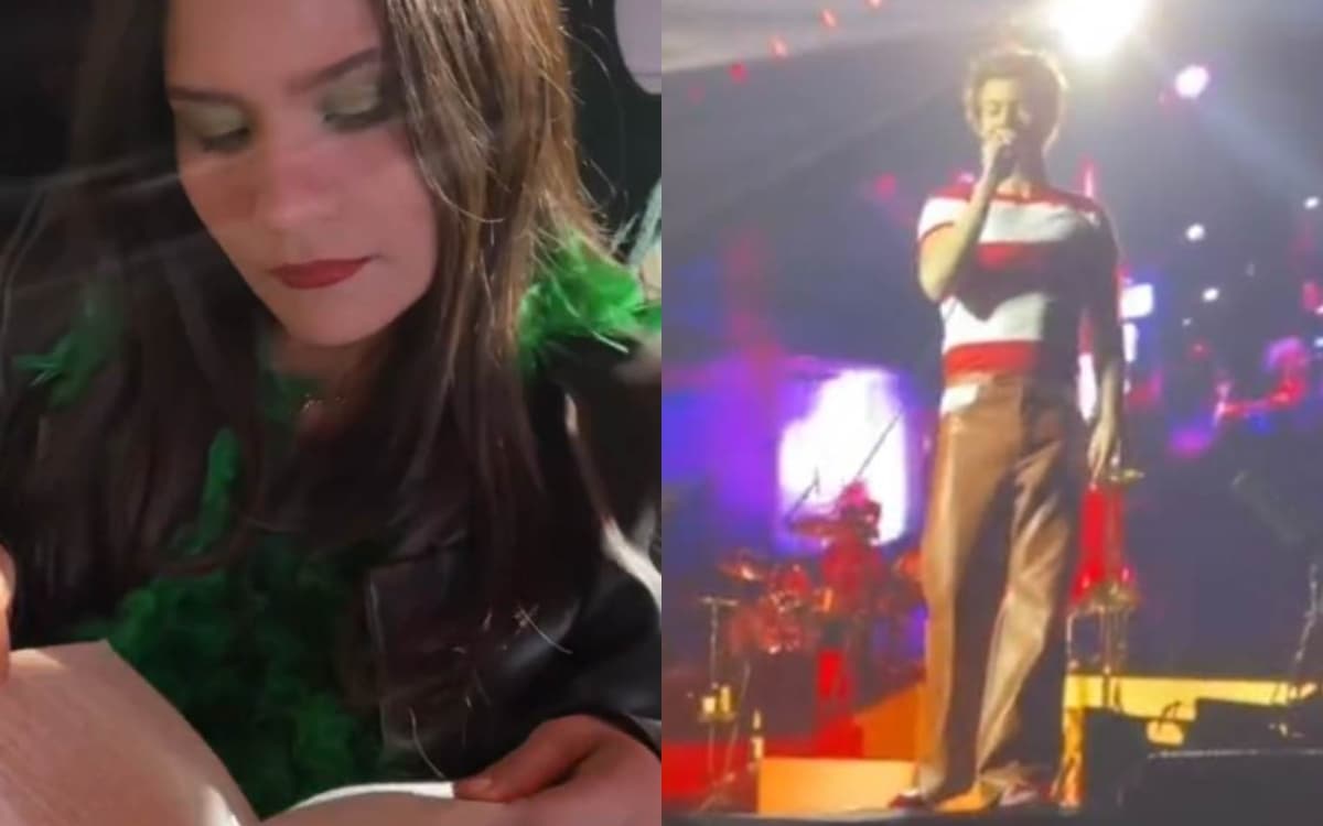 Una seguidora en primera fila se puso a leer un libro durante el espectáculo