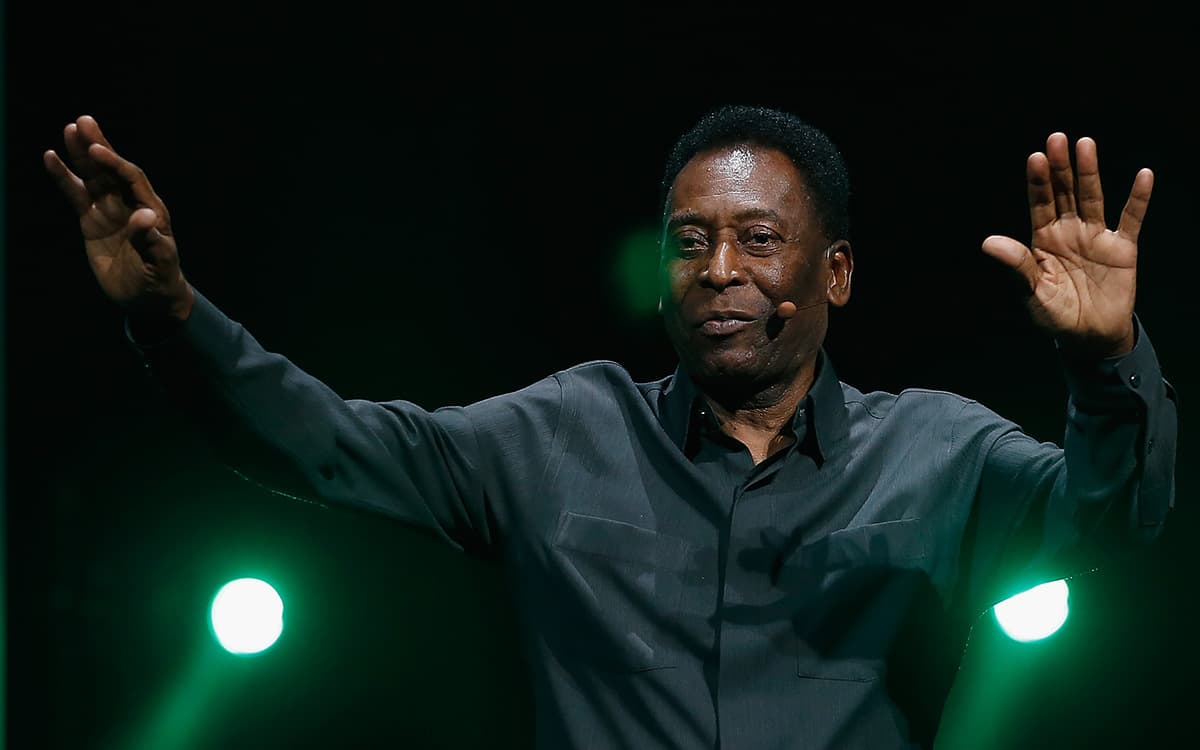Desde la década de los sesenta, Pelé escribió y cantó diversas canciones
