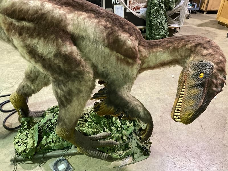 Todos los dinosaurios en la exposición se mueven y generan sonidos.