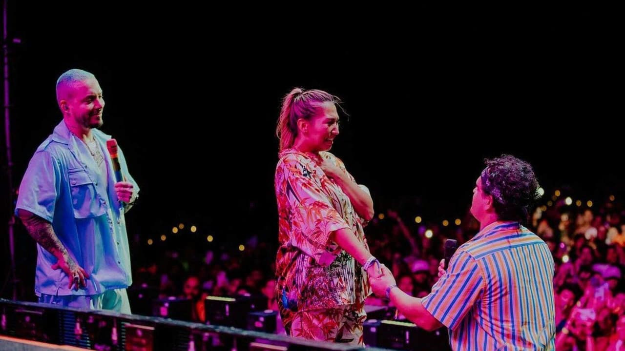 J Balvin fue testigo de propuesta de matrimonio en pleno escenario