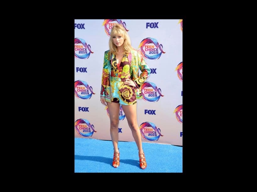 El día siguiente, la intérprete de “Shake It Off” lució espectacular en la alfombra azul de los Teen Choice Awards, generando el asombro de los internautas pues no se nota ni un rastro de la intensa noche del día anterior.