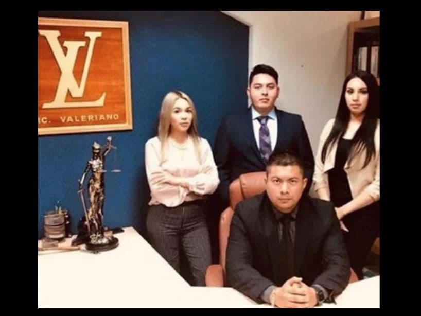 Su nombre es José Francisco Valeriano Cruz, un abogado de Tijuana que tiene un despacho que plagió el logo de la casa de moda.