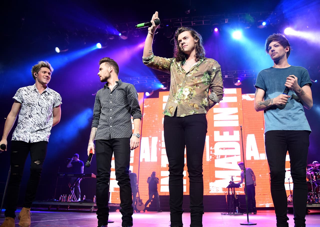 También los diseños florales, que, con el tiempo, se convertirían en uno de los estilos preferidos del cantante. Cada vez era más evidente y marcado el estilo individual de los integrantes, y el de Harry destacaba de entre todos. Niurka lo describiría como "Vedette".