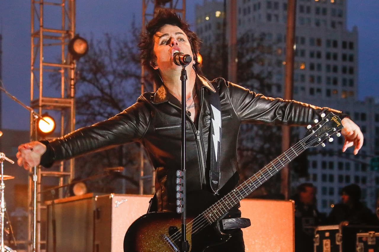 ST. LOUIS, MO - JANUARY 25: Green Day lead singer Billy Joe Armstrong performs prior to the 2020 NHL All-Star Game on January 25, 2020, at Enterprise Center in St. Louis, MO. (Photo by John Crouch/Icon Sportswire via Getty Images)