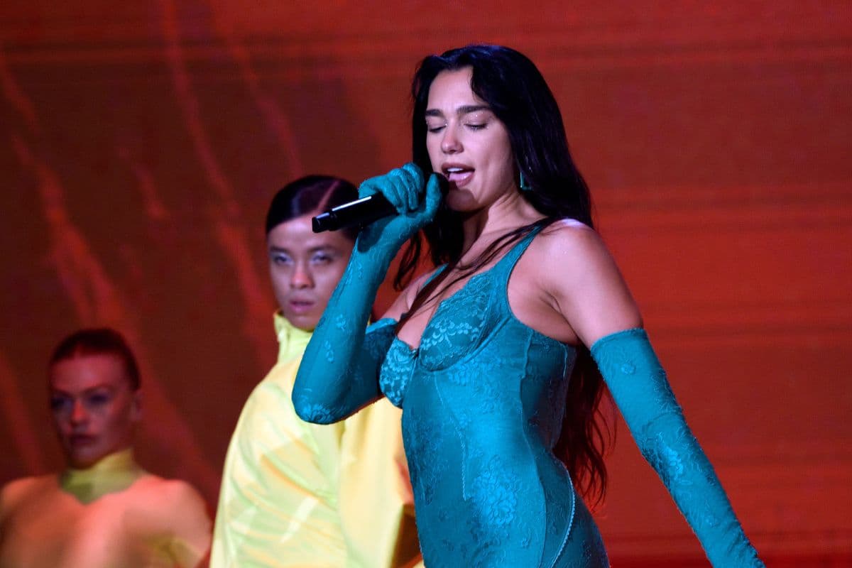 Dua Lipa en concierto en Bogotá, Colombia, 2022