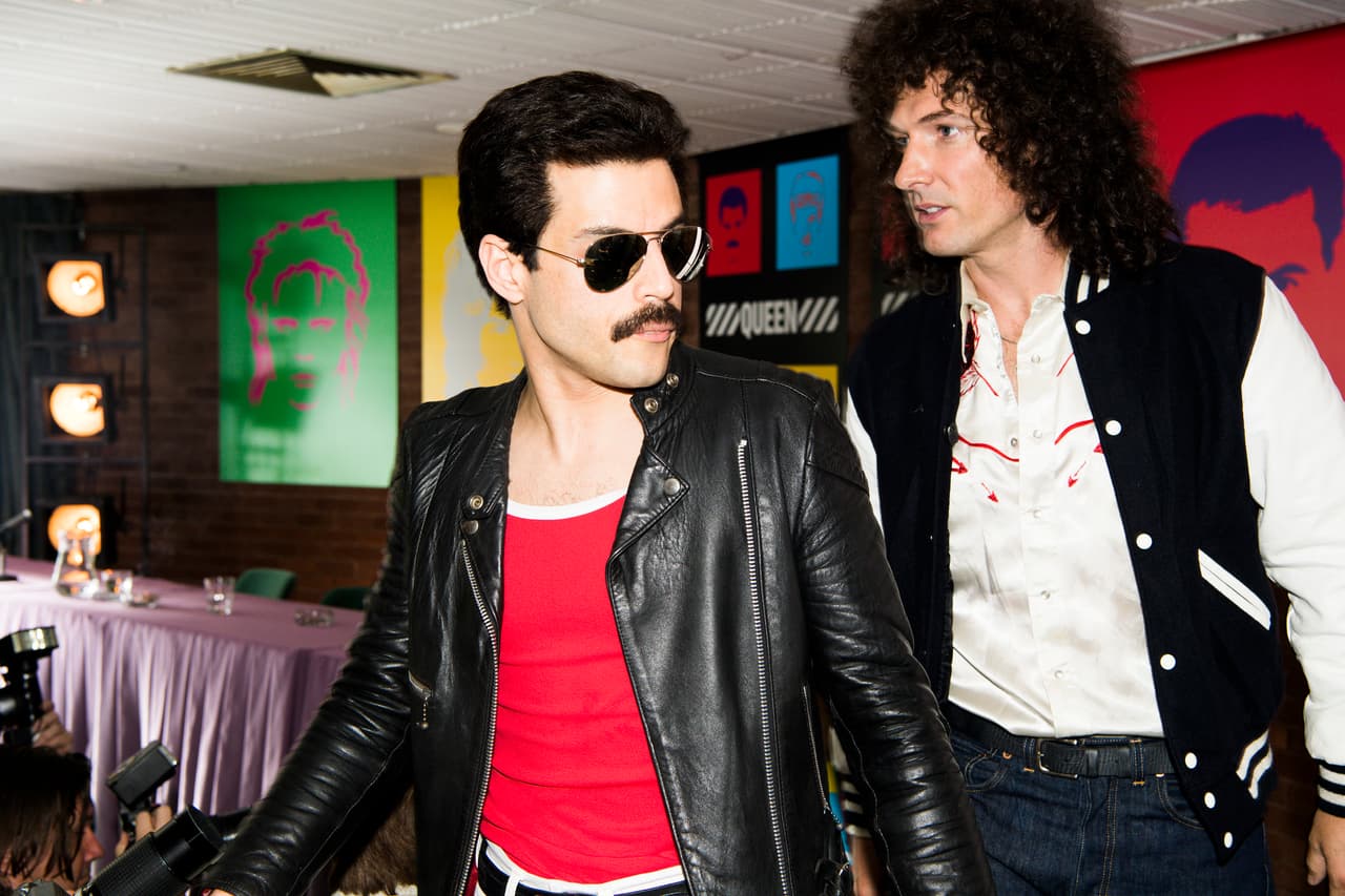Rami Malek como Mercury junto a Gwilym Lee como el guitarrista Brian May